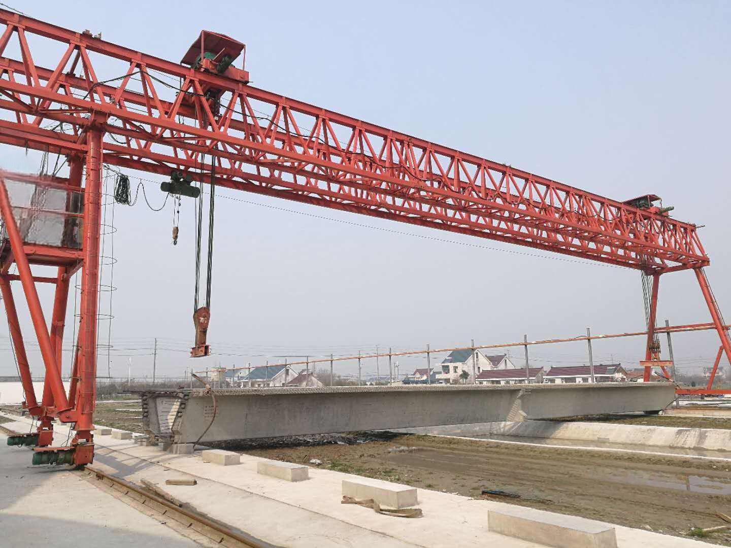 Truss hoist gantry crane