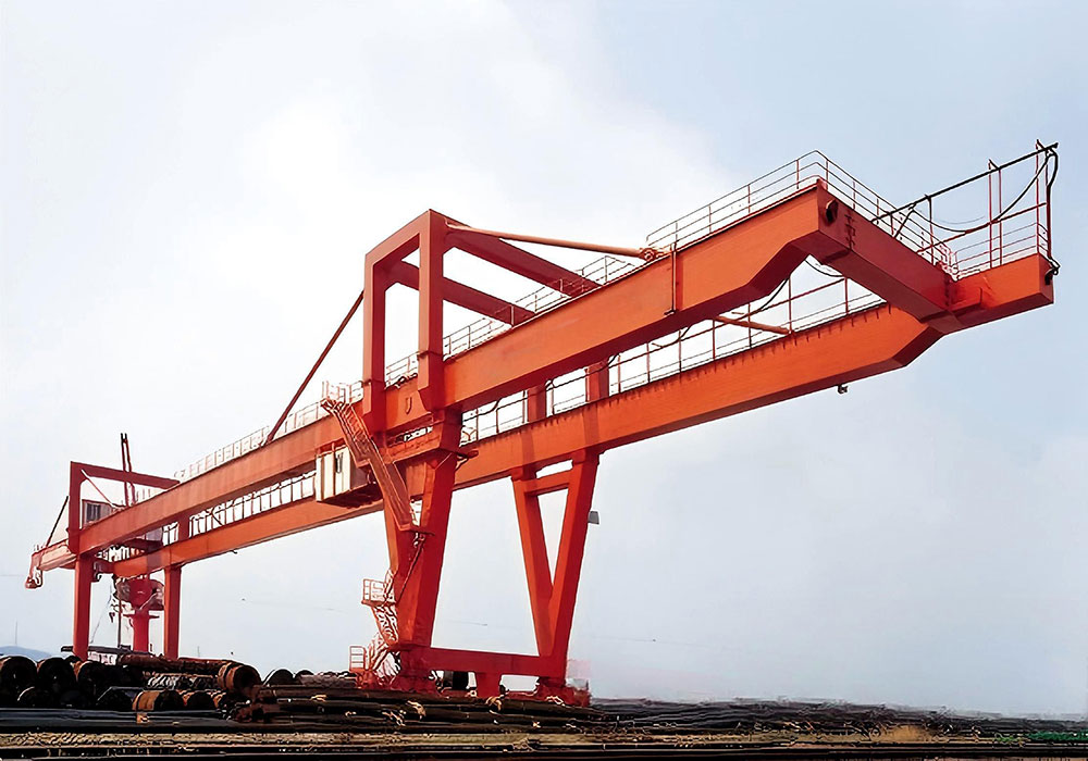 Double-main-beam gantry crane