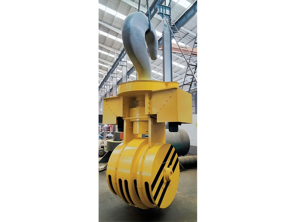 Metallurgical fully enclosed rotary hook assembly