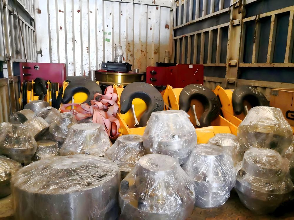 Wheel and hook accessory delivery site